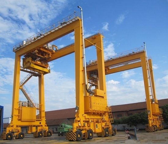 Double Girder Container RTG Mobile Gantry Crane With 10m~40m Span
