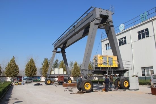 Rubber Tired Gantry Crane For Lifting Concrete Beam With Long Working Time